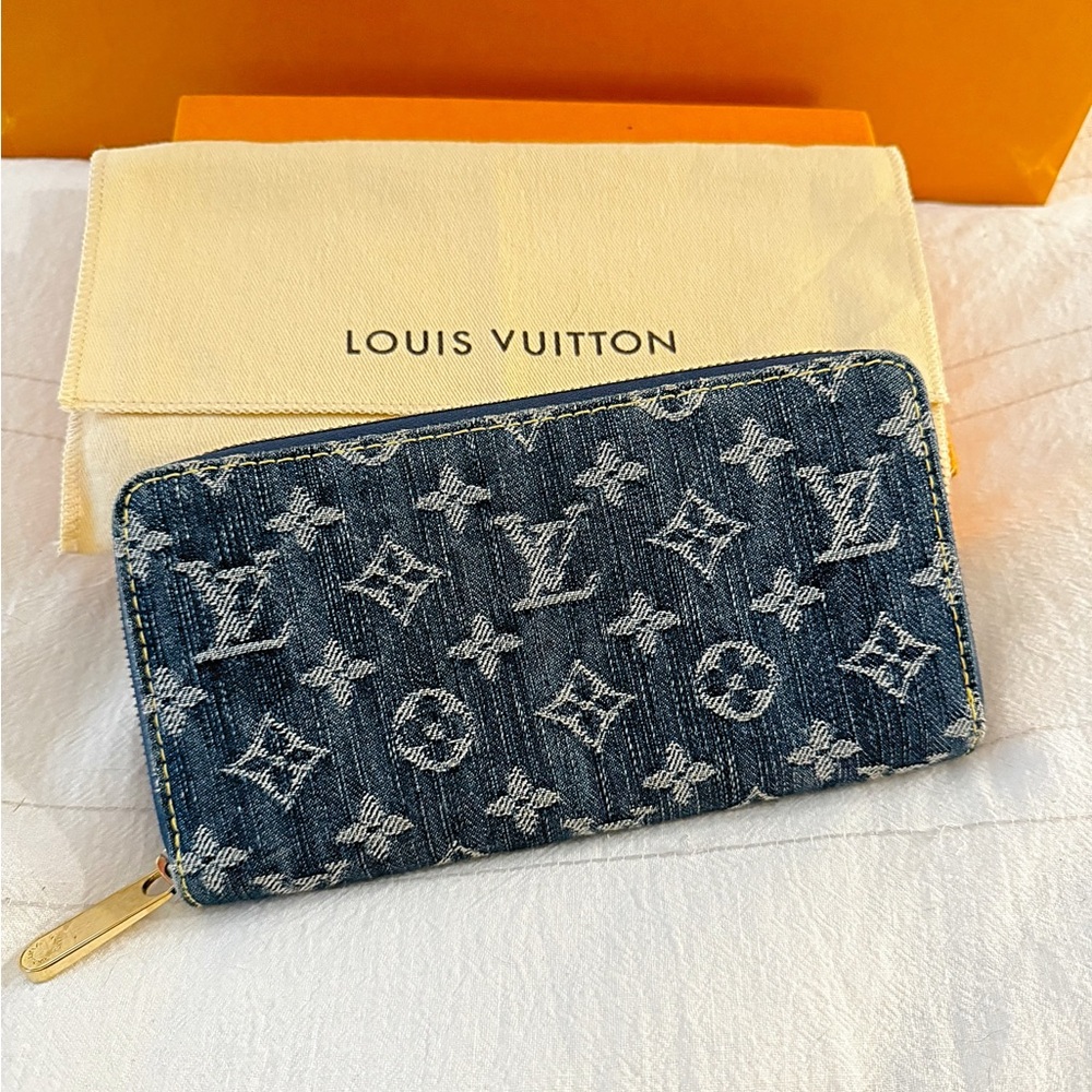 🌸RARE🌸 Louis Vuitton Denim Zippy Wallet ✨STUNNING CONDITION✨